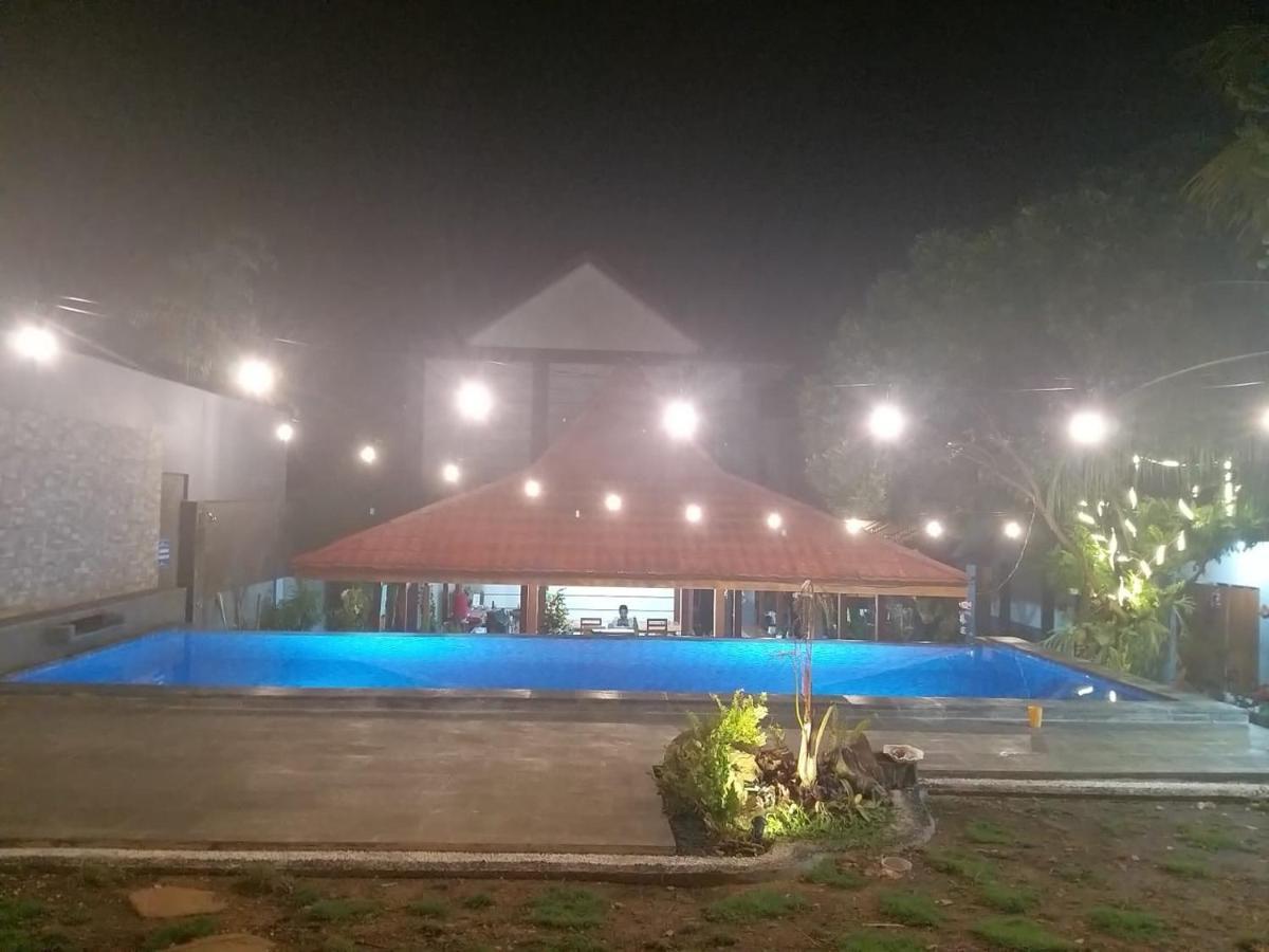 Pavilla Labuan Bajo Buitenkant foto